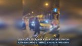 Un calcio sulla pancia a una ragazza e spintoni