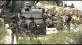 Cisgiordania, i bulldozer israeliani demoliscono una abitazione