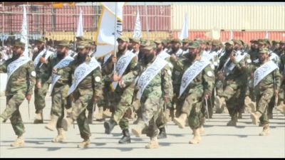 Parata militare dei talebani nel terzo anniversario del ritiro Usa