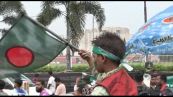 In Bangladesh migliaia celebrano un anno dalla rivoluzione