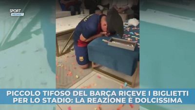 Piccolo tifoso del Barça riceve i biglietti per lo stadio
