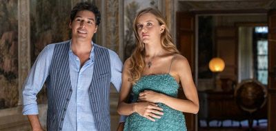 Cristiano Caccamo, Lillo e Lucia Ocone in una moderna famiglia Addams