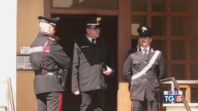 Uccide il padre per difendere la madre