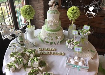 Sweet Table con torta scenografica e dolci a corredo, personalizzati in base ai colori e al tema della festa