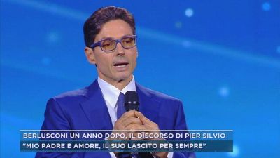Il discorso di Pier Silvio Berlusconi un anno dopo la scomparsa del padre