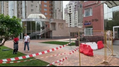 Mosca, i danni a un complesso residenziale dopo un attacco ucraino