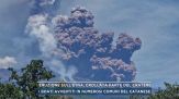 Eruzione sull'Etna, crollate parte del cratere