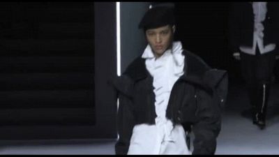 Parigi, Maria Grazia Chiuri fa sfilare la metamorfosi di Dior