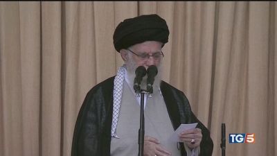Bombe ancora su Beirut Le minacce di Khamenei