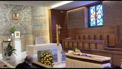 Ruini, aperta camera ardente. Preghiere e omaggio per il cardinale