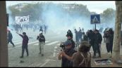 Parigi, dalla polizia idranti e lacrimogeni contro gli studenti