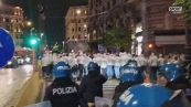 Napoli, guerriglia urbana in città: scontri tra polizia e tifosi dell'Union