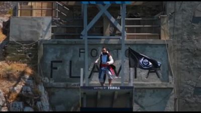 Un "tuffo della fede" in omaggio ad Assassin's Creed in Sardegna