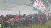 Guerriglia in Val di Susa, i "black bloc" nel campeggio di Venaus