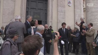 Funerali Benvenuti, l'uscita del feretro"