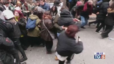 Scontri in Turchia dopo arresto Imamoglu