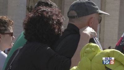 Papa Francesco, un flusso di fedeli che ha riempito Piazza San Pietro