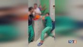 Muore 23enne, parenti assaltano l'ospedale