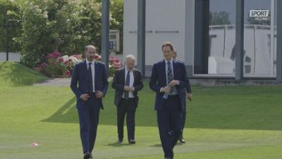 Elkann e i dirigenti in visita alla Juve prima della partenza per gli Usa