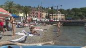 Niente chat, social e chiacchierate, concentrazione su mare e bagnanti