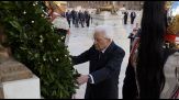 25 aprile, Mattarella depone una corona d'alloro al Milite Ignoto