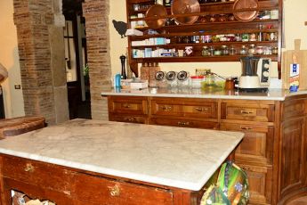 Lavorazione Marmi Basili Agrisio tavoli in marmo