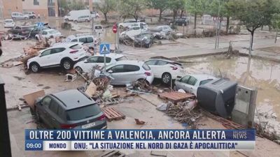 Breaking News delle 9.00 | Oltre 200 vittime a Valencia, ancora allerta