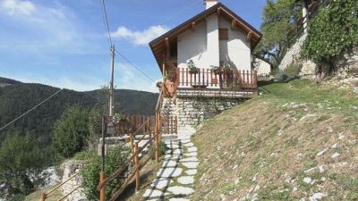 Porte aperte a Borgo Chiappini, paese fantasma delle Dolomiti