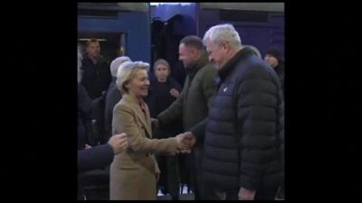 Von der Leyen e Costa sono arrivati a Kiev: "L'Ucraina è Europa"