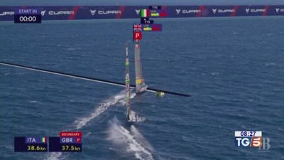 La caduta e la vittoria Luna Rossa non molla