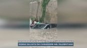 Intrappolata in auto durante un nubifragio
