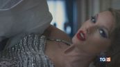 È Taylor Swift mania, i fan sotto la pioggia