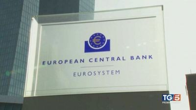 La BCE taglia i tassi. Vertice su manovra