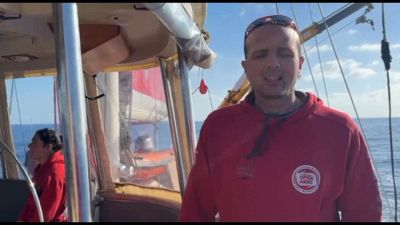 Migranti, Open arms: soccorsi 17 su un gommone, tra loro bambini