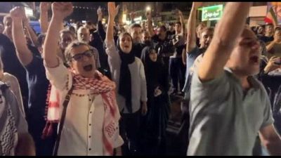 A Teheran folla in festa dopo lancio di missili Iran contro Israele