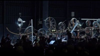 Un concerto nella mostra di Tinguely in Pirelli HangarBicocca