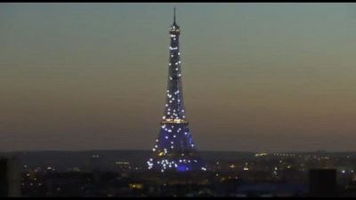 La Torre Eiffel si illumina di blu per il summit 'SOS Ocean'