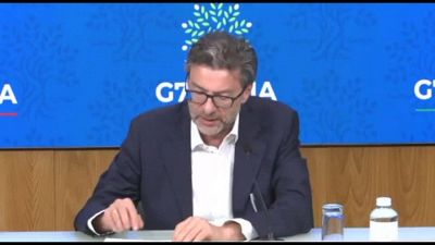 Giorgetti: "No a tasse su extraprofitti banche ma su profitti sì"