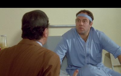 Carlo Verdone è uno stuntman innamorato, con Alberto Sordi suo mentore