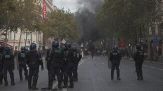 La Francia messa a ferro e fuoco da gilet gialli e dagli studenti
