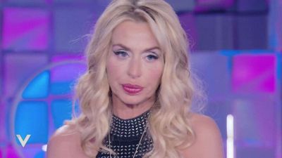 In questo mondo di ladri, Valeria Marini amante di un uomo sposato