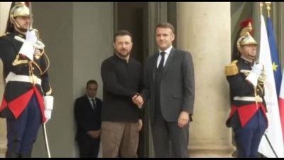 Zelensky a Parigi, poi Roma: il tour per chiedere aiuto agli alleati