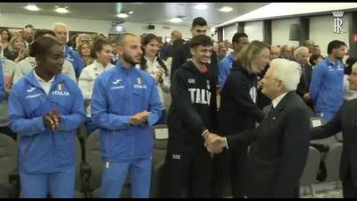 Mattarella tra gli atleti al Centro del Coni: io un intruso tra voi