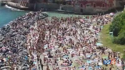 Ponte e caldo estivo, assalto alle spiagge