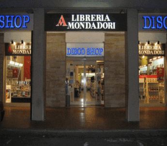 Disco Shop - Mondadori Store Vetrina