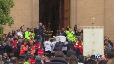 Sara, l'ultimo saluto "L'amore non uccide"