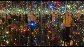 È morta Yayoi Kusama, un secolo di ricerca, arte e guarigione