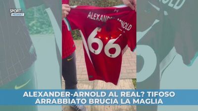 Alexander-Arnold al Real? Tifoso arrabbiato brucia la maglia