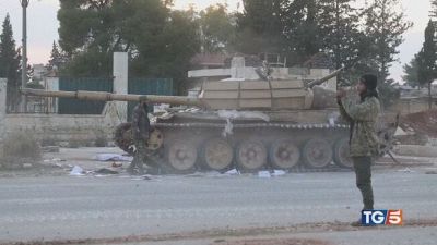 La Siria s'infiamma migliaia di sfollati