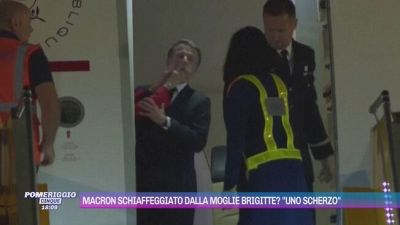 Macron schiaffeggiato dalla moglie Brigitte? "Uno scherzo"